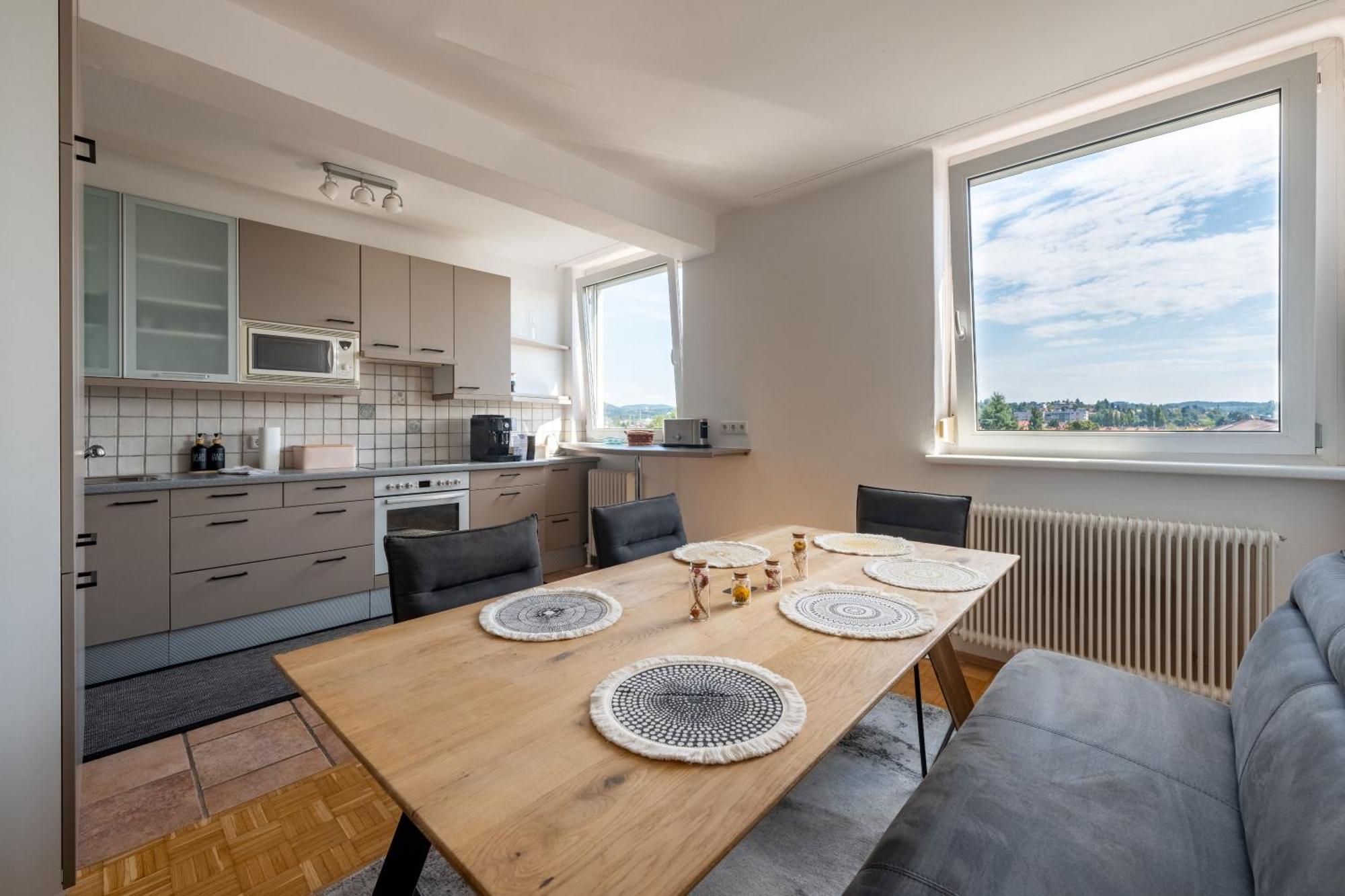 Tamliving Zentrum Luxus Parken Messe Wifi Traumaussicht Sunrise&Sunset Graz Exterior foto